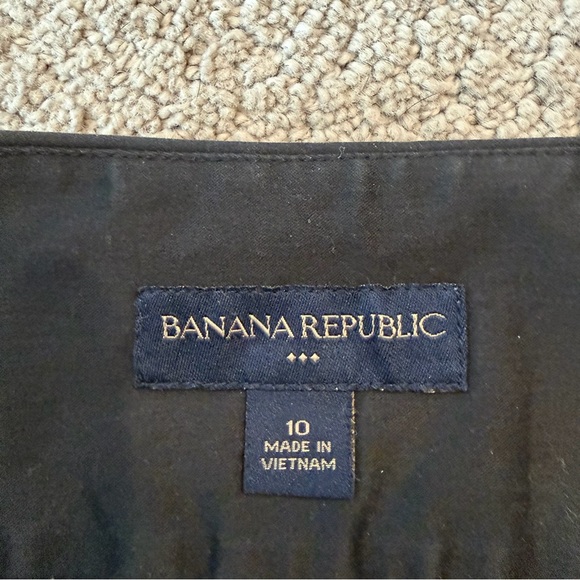 Banana Republic Black Mini Skirt, Size 10 - Picture 3 of 8